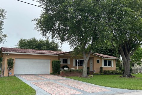 Casa en venta en Palmetto Bay, Florida, 3 dormitorios, 166.85 m2 № 1893324 - foto 2