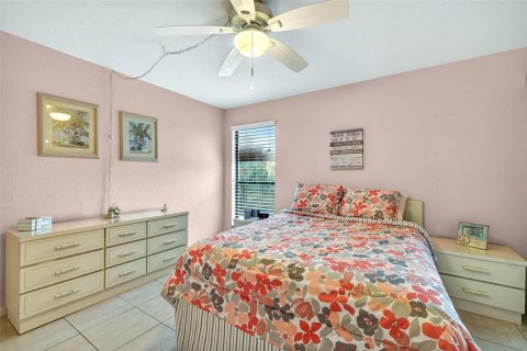 Condo in Fort Myers, Florida, 2 bedrooms  № 2102156 - photo 16
