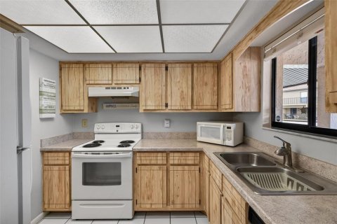 Condo in Fort Myers, Florida, 2 bedrooms  № 2102156 - photo 9