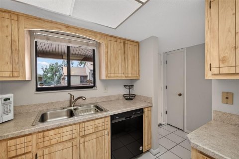 Condo in Fort Myers, Florida, 2 bedrooms  № 2102156 - photo 11