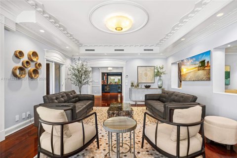 Casa en venta en Coral Gables, Florida, 6 dormitorios, 692.21 m2 № 2004261 - foto 15