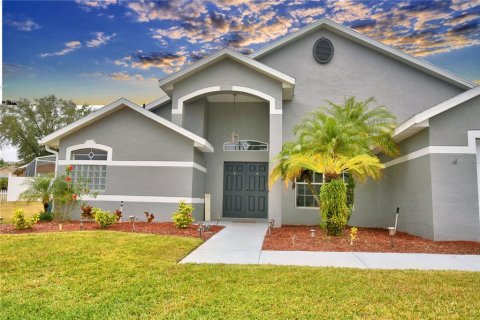 House in Haines City, Florida 4 bedrooms, 192.21 sq.m. № 1540720 - photo 3