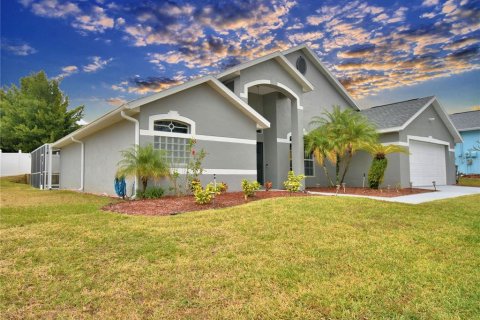 House in Haines City, Florida 4 bedrooms, 192.21 sq.m. № 1540720 - photo 2