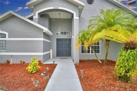 House in Haines City, Florida 4 bedrooms, 192.21 sq.m. № 1540720 - photo 4