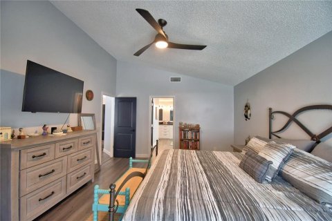 House in Haines City, Florida 4 bedrooms, 192.21 sq.m. № 1540720 - photo 14
