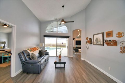 House in Haines City, Florida 4 bedrooms, 192.21 sq.m. № 1540720 - photo 8