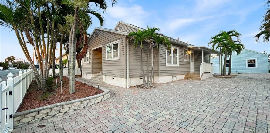Villa ou maison à Saint Pete Beach, Floride 4 chambres, 195.47 m2 № 1919614