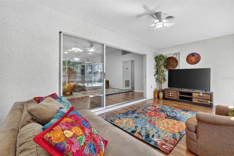 Casa en venta en Clermont, Florida, 3 dormitorios, 191.29 m2 № 2115462 - foto 3