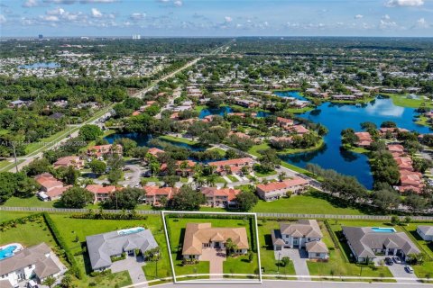 Villa ou maison à vendre à Davie, Floride: 5 chambres, 378.48 m2 № 1977577 - photo 7