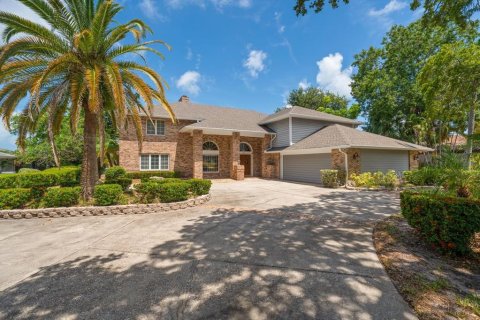 House in Largo, Florida 5 bedrooms, 444.63 sq.m. № 2224361