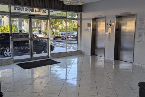 Appartement à louer à North Miami Beach, Floride: 1 chambre, 72.46 m2 № 2385102 - photo 2