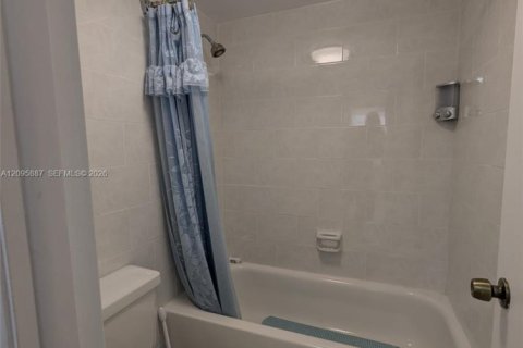 Appartement à louer à North Miami Beach, Floride: 1 chambre, 72.46 m2 № 2385102 - photo 8