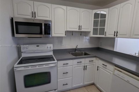 Appartement à louer à North Miami Beach, Floride: 1 chambre, 72.46 m2 № 2385102 - photo 5
