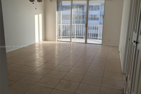Appartement à louer à North Miami Beach, Floride: 1 chambre, 72.46 m2 № 2385102 - photo 4