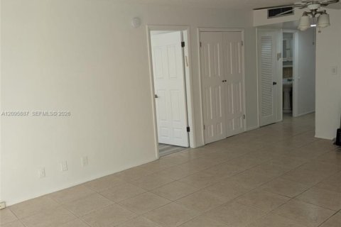 Appartement à louer à North Miami Beach, Floride: 1 chambre, 72.46 m2 № 2385102 - photo 9