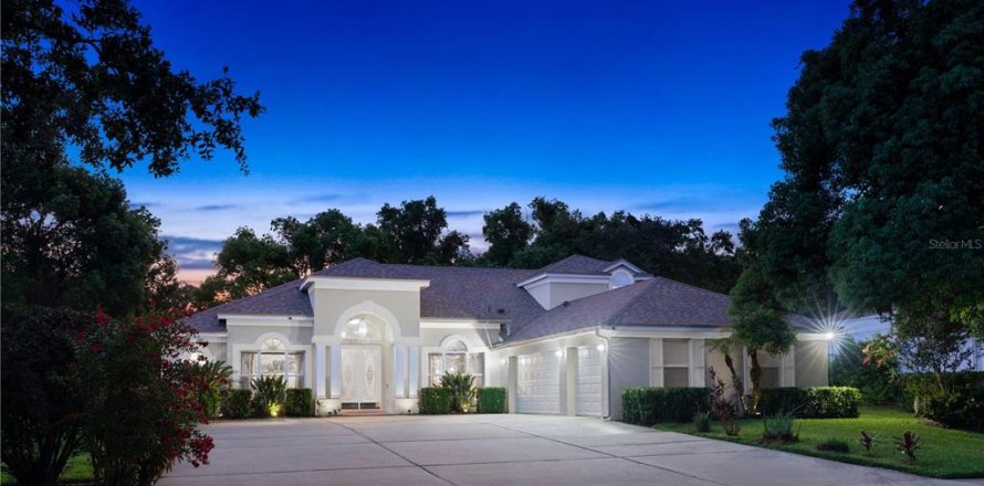 House in Winter Springs, Florida 5 bedrooms, 307.04 sq.m. № 1888512
