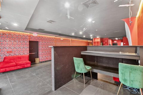 Propiedad comercial en venta en Miami Beach, Florida № 2158561 - foto 3
