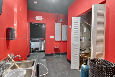 Propiedad comercial en venta en Miami Beach, Florida № 2158561 - foto 5