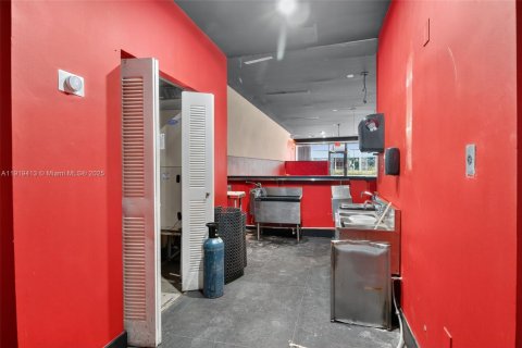 Propiedad comercial en venta en Miami Beach, Florida № 2158561 - foto 4