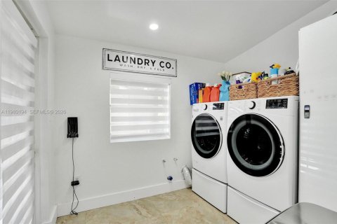 Villa ou maison à vendre à Miami, Floride: 5 chambres, 274.99 m2 № 2048656 - photo 19