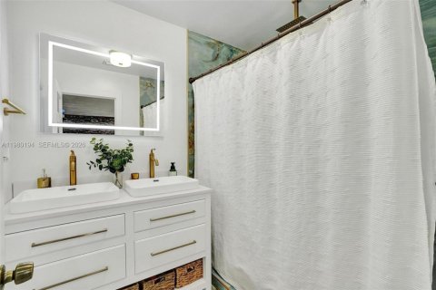 Villa ou maison à vendre à Miami, Floride: 5 chambres, 274.99 m2 № 2048656 - photo 16