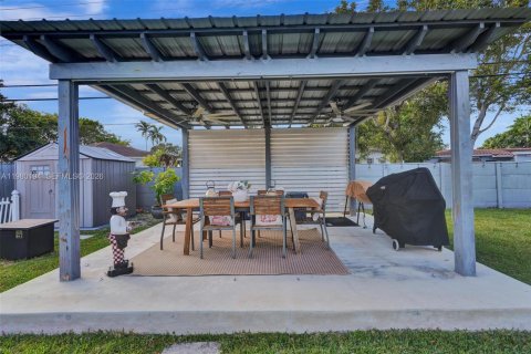 Villa ou maison à vendre à Miami, Floride: 5 chambres, 274.99 m2 № 2048656 - photo 26