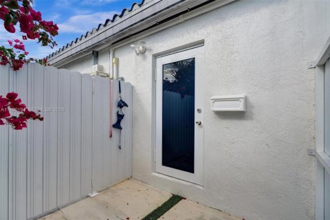 Villa ou maison à vendre à Miami, Floride: 5 chambres, 274.99 m2 № 2048656 - photo 21