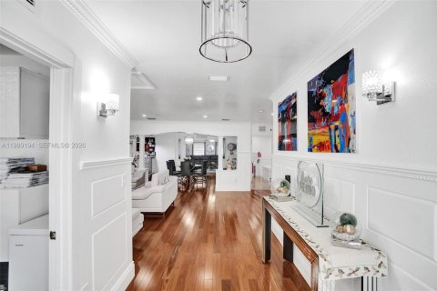 Villa ou maison à vendre à Miami, Floride: 5 chambres, 274.99 m2 № 2048656 - photo 2