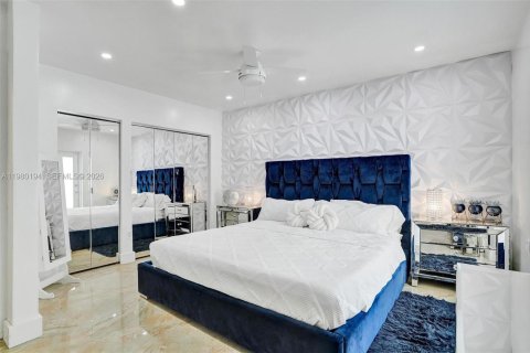Villa ou maison à vendre à Miami, Floride: 5 chambres, 274.99 m2 № 2048656 - photo 9
