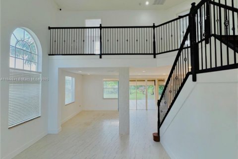 House in Wellington, Florida 4 bedrooms, 195.47 sq.m. № 1836239 - photo 3