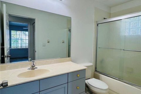 House in Wellington, Florida 4 bedrooms, 195.47 sq.m. № 1836239 - photo 15