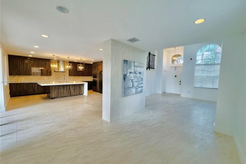 House in Wellington, Florida 4 bedrooms, 195.47 sq.m. № 1836239 - photo 5