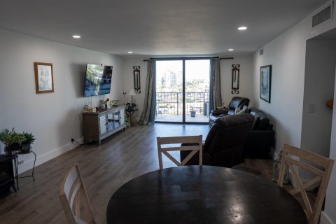 Condo in North Palm Beach, Florida, 2 bedrooms  № 2145993 - photo 8