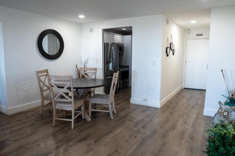 Condo in North Palm Beach, Florida, 2 bedrooms  № 2145993 - photo 5