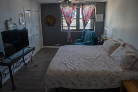 Condo in North Palm Beach, Florida, 2 bedrooms  № 2145993 - photo 10