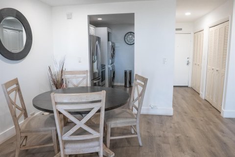 Condo in North Palm Beach, Florida, 2 bedrooms  № 2145993 - photo 6