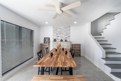 Casa en Miami Beach, Florida 3 dormitorios, 124.86 m2 № 2084782