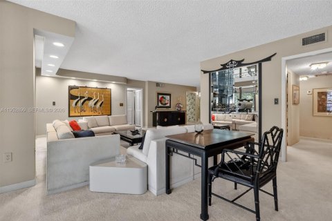 Condo in Hollywood, Florida, 2 bedrooms № 2029601 - photo 6