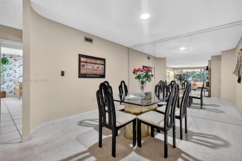 Condo in Hollywood, Florida, 2 bedrooms № 2029601 - photo 7