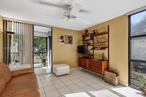 Condo in Hollywood, Florida, 2 bedrooms № 2029601 - photo 29