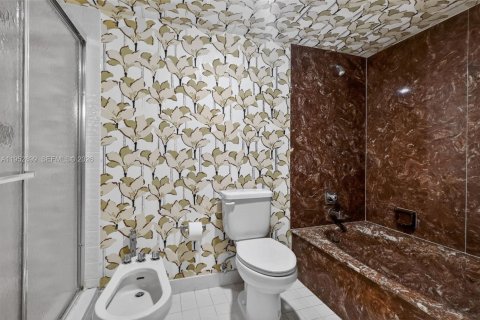 Condo in Hollywood, Florida, 2 bedrooms № 2029601 - photo 22