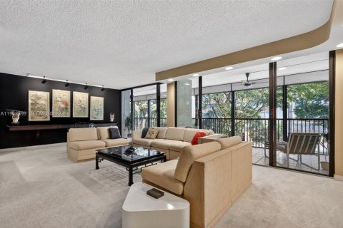 Condo in Hollywood, Florida, 2 bedrooms № 2029601 - photo 2