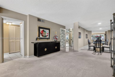 Condo in Hollywood, Florida, 2 bedrooms № 2029601 - photo 4