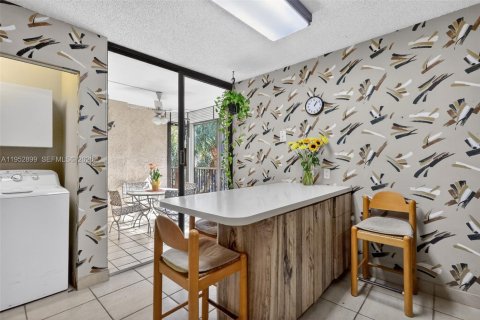 Condo in Hollywood, Florida, 2 bedrooms № 2029601 - photo 9