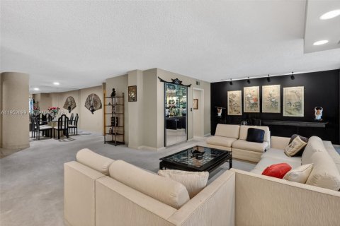 Condo in Hollywood, Florida, 2 bedrooms № 2029601 - photo 3