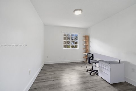 Casa en venta en Miami, Florida, 4 dormitorios, 252.32 m2 № 2169498 - foto 19