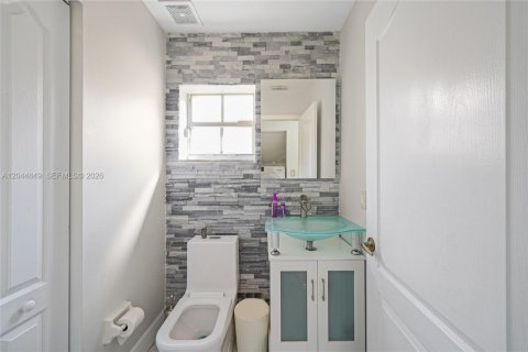 Casa en venta en Miami, Florida, 4 dormitorios, 252.32 m2 № 2169498 - foto 6