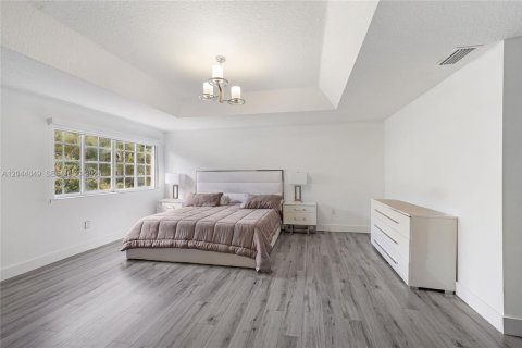 Casa en venta en Miami, Florida, 4 dormitorios, 252.32 m2 № 2169498 - foto 13