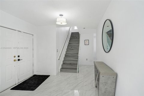 Casa en venta en Miami, Florida, 4 dormitorios, 252.32 m2 № 2169498 - foto 2