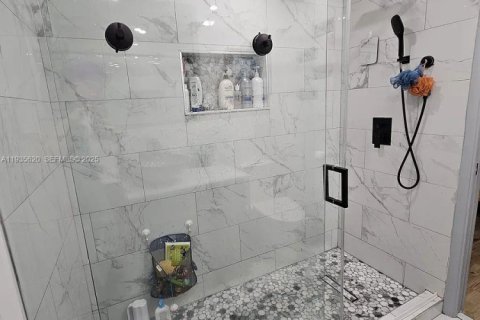 Casa en venta en Cutler Bay, Florida, 3 dormitorios, 93.65 m2 № 1993741 - foto 14